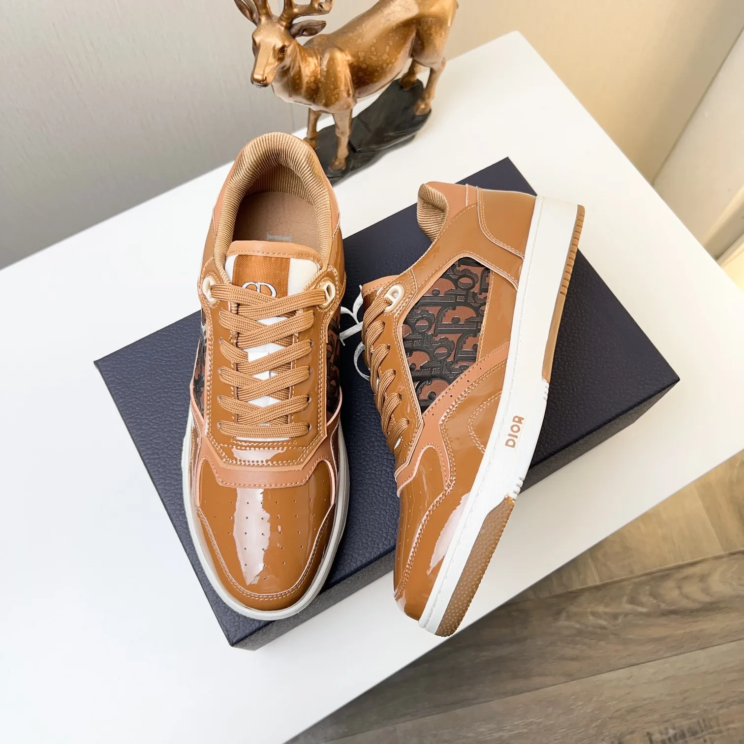 Men's Men's Shoes 💰400 [New] 🦩🦩Dior - Low-top sneakers 2025 spring men's collection new arrivals [Celebrate][Celebrate][Celebrate], reinterpret the basketball shoe design and become a classic Dior item [Strong][Strong][Strong], crafted in black and cream white smooth cowhide with beige suede, leather display on the side The CD logo, tongue, sole and back side are decorated with various distinctive details to enhance the style[666][666], while eyelet details, topstitching and rubber panels highlight the dynamic charm of its athletic style[strong][strong][strong]. It has a two-color rubber sole, which can be matched with various clothing to create a refined look. Size: 38 to 44 (45 can be customized